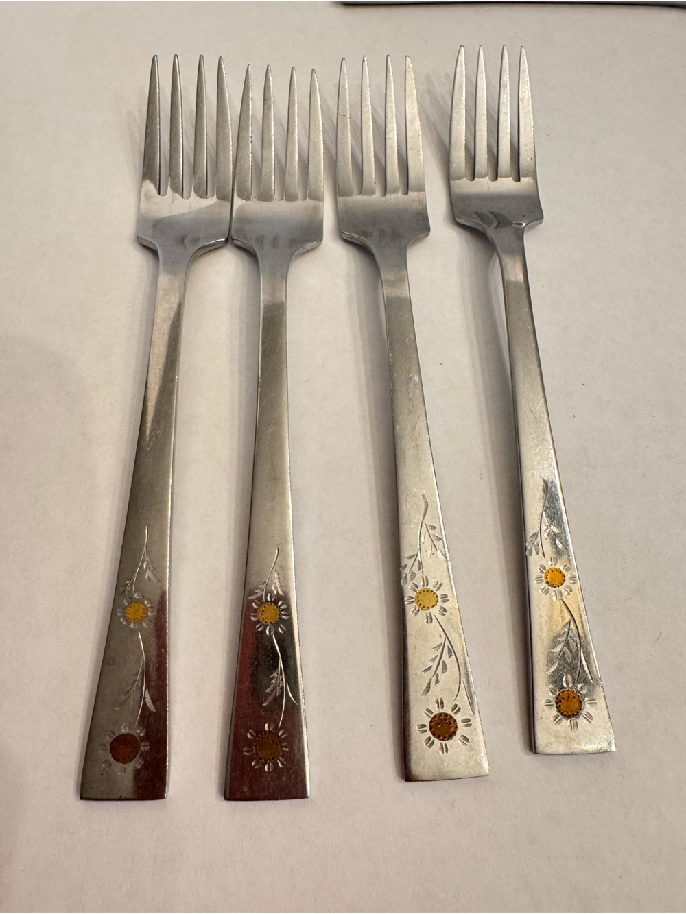 Nasco RADIANT 4 DINNER FORKS Stainless Brass Copper Flowers Silverware Flatware